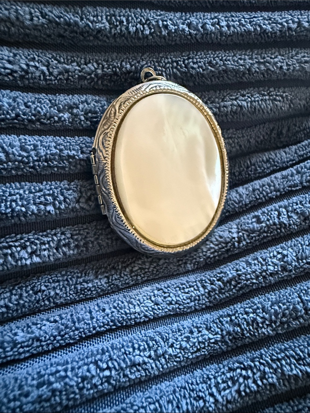 Oval Mother-of-Pearl Locket Pendant in Silver Tone